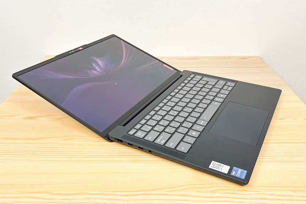 Lenovo IdeaPad Slim 5i Gen 10 (14型 Intel) ディスプレイが開く最大角度
