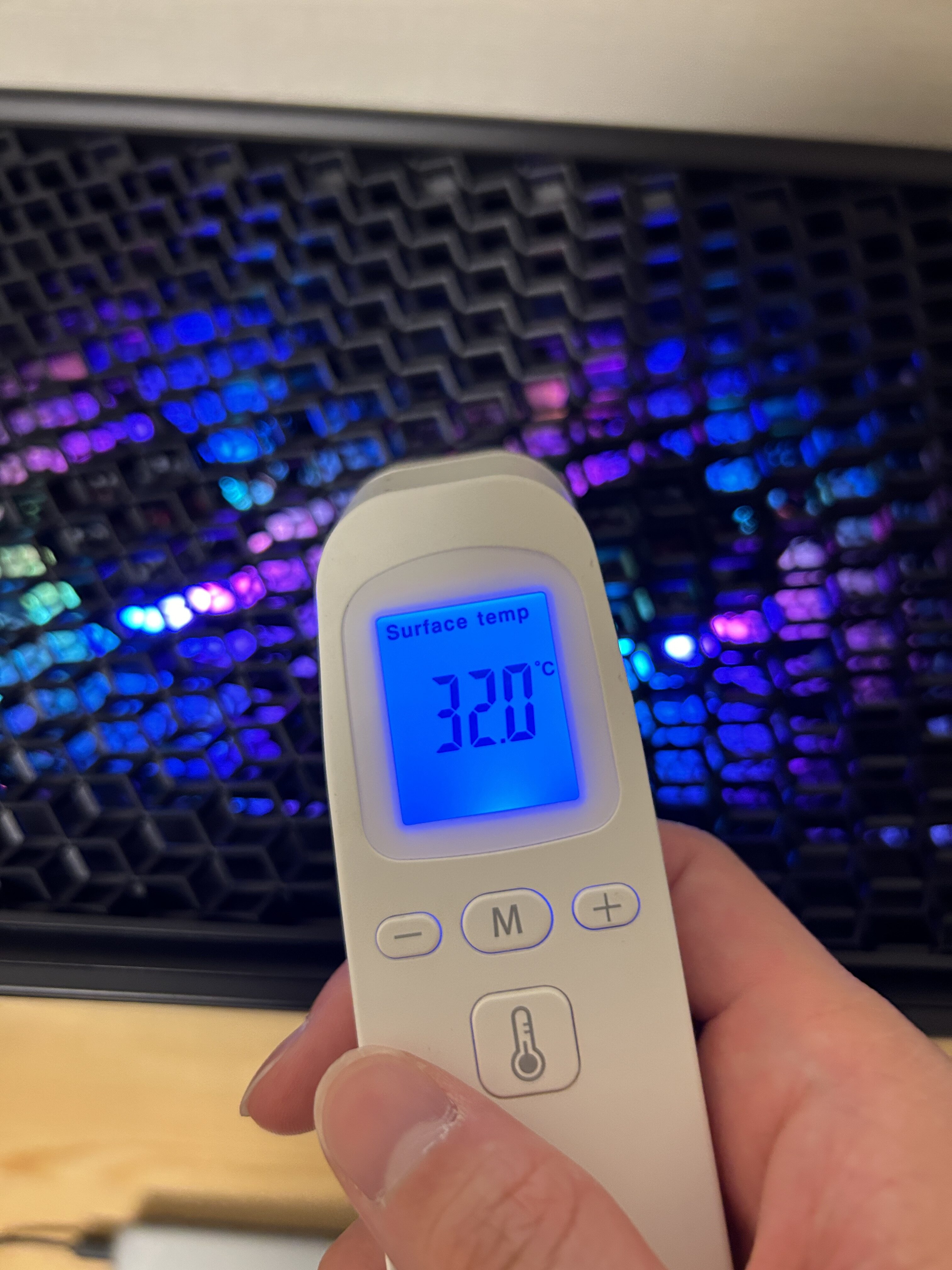 Lenovo Legion Tower 5 30IAS10 ベンチマーク計測時のPC温度　天面