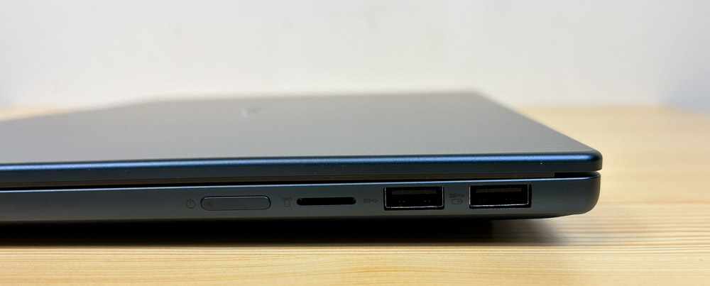 Lenovo IdeaPad Slim 5i Gen 10 (14型 Intel) 右側面インターフェイス