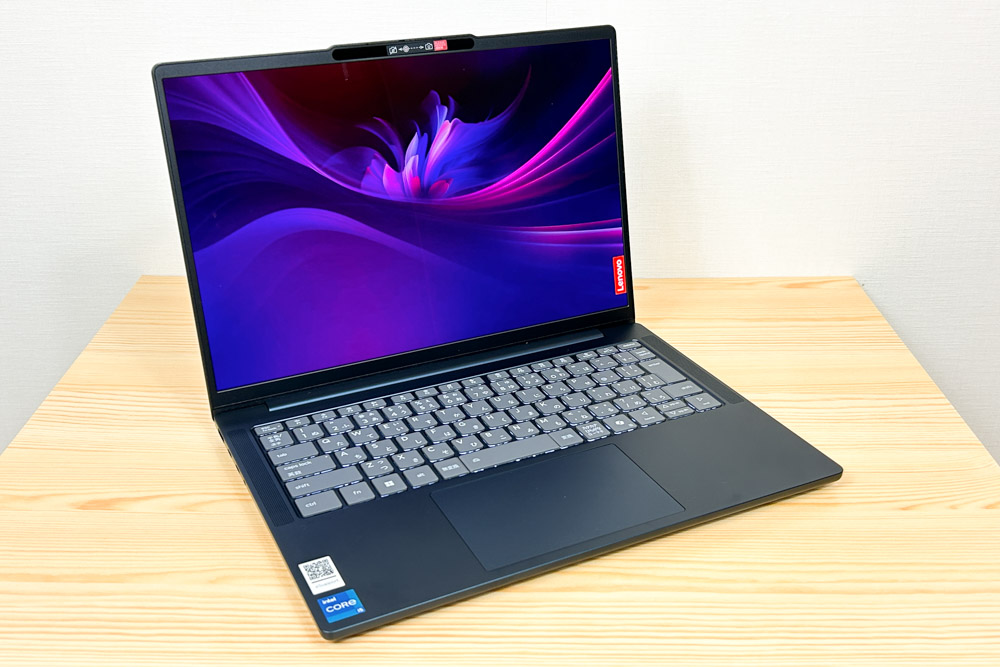Lenovo IdeaPad Slim 5i Gen 10 (14型 Intel) 左斜め前から