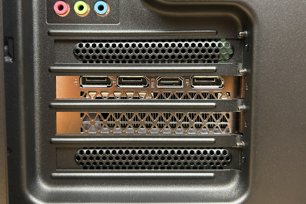 Lenovo Legion Tower 5 30IAS10 グラボのポート