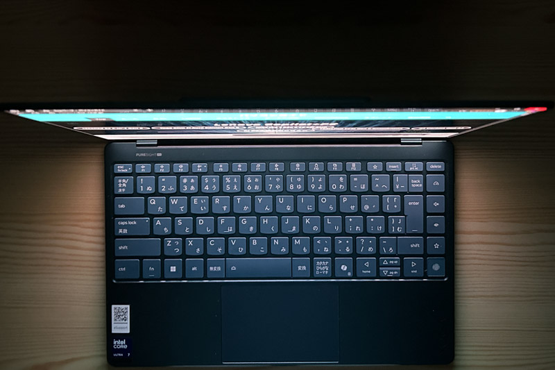 Lenovo Yoga Slim 9i Gen 10(14型 Intel) ディスプレイ 視野角のチェック　上から