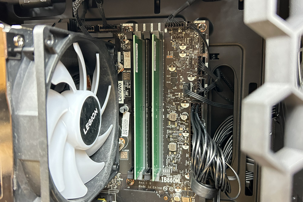 Lenovo Legion Tower 5 30IAS10 筐体内部　メモリ
