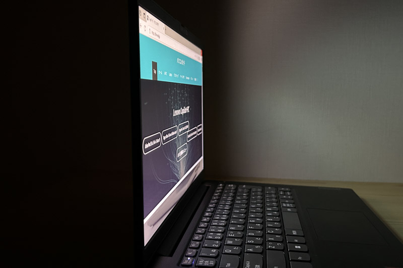Lenovo V14 Gen 4 AMD 2025年モデル 視野角の確認　横から