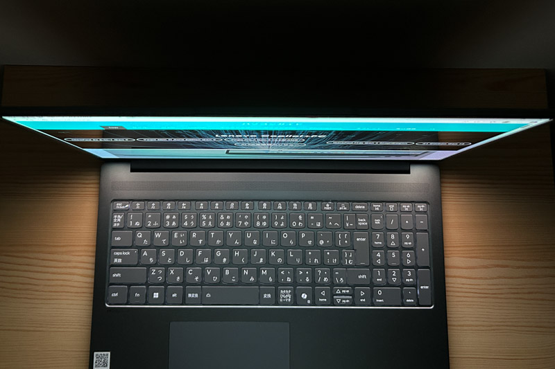 Lenovo IdeaPad Slim 5 Gen 10(16型 AMD) ディスプレイ視野角のチェック　上