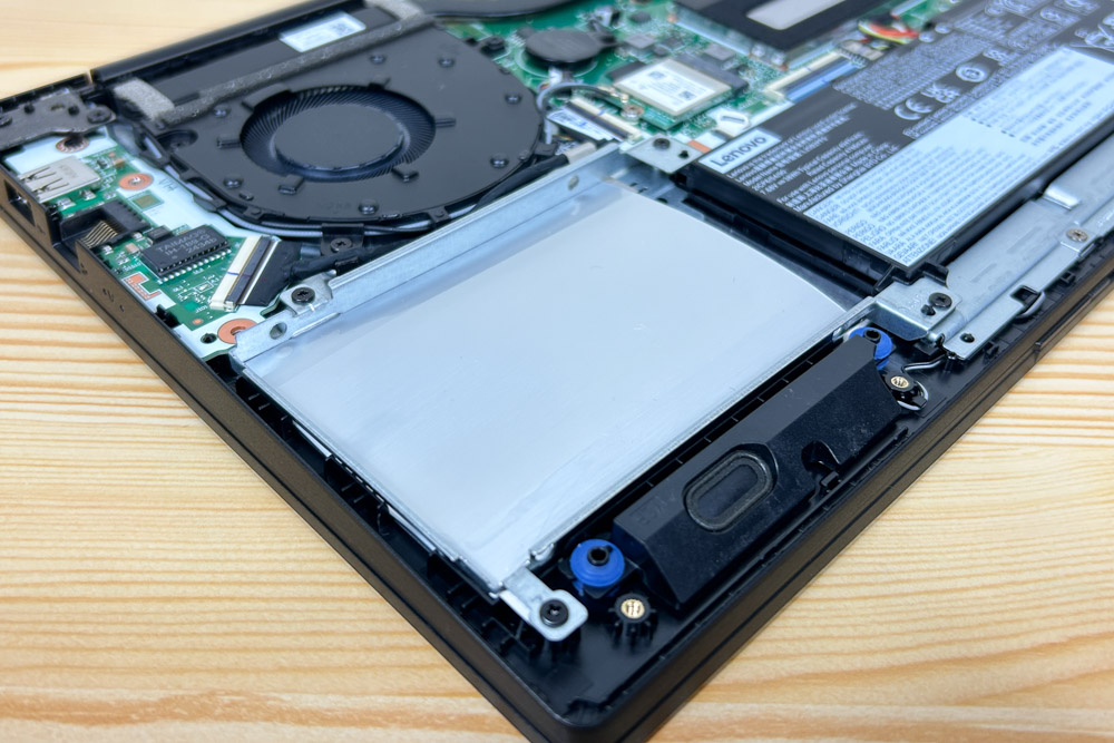 Lenovo V14 Gen 4 AMD 2025年モデル HDDソケット