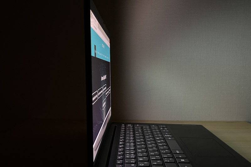 Lenovo V14 Gen 4 AMD 2025年モデル 視野角の確認　真横から