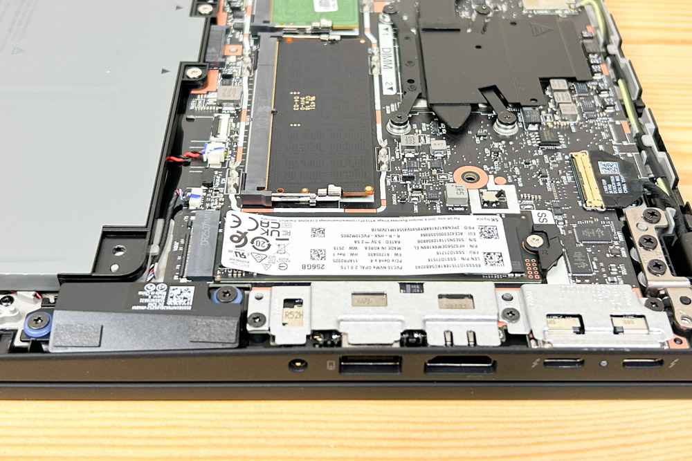 Lenovo ThinkPad T14 Gen 6 AMD(14型 AMD) SSD増設方法
