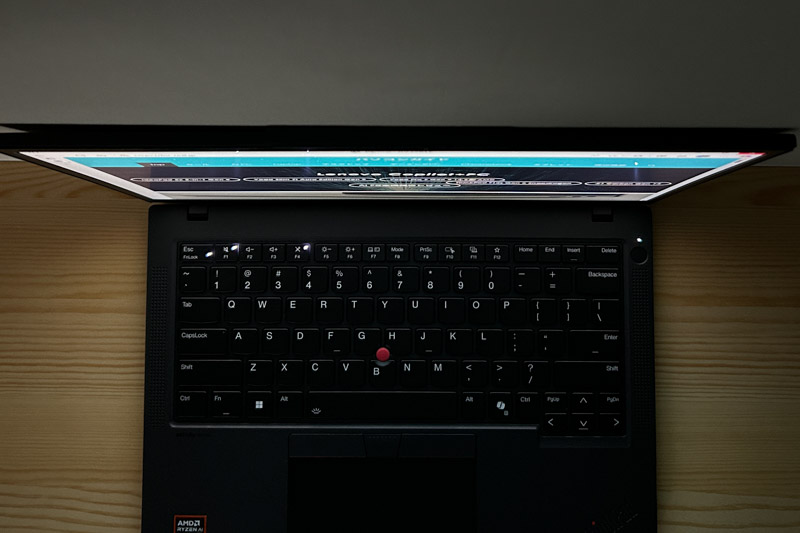 Lenovo ThinkPad T14 Gen 6 AMD(14型 AMD) ディスプレイ　視野角のチェック 上から
