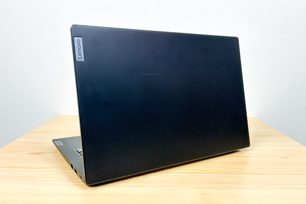 Lenovo V14 Gen 4 AMD 2025年モデル　背面