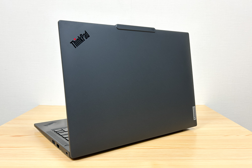 Lenovo ThinkPad T14 Gen 6 AMD(14型 AMD) 背面
