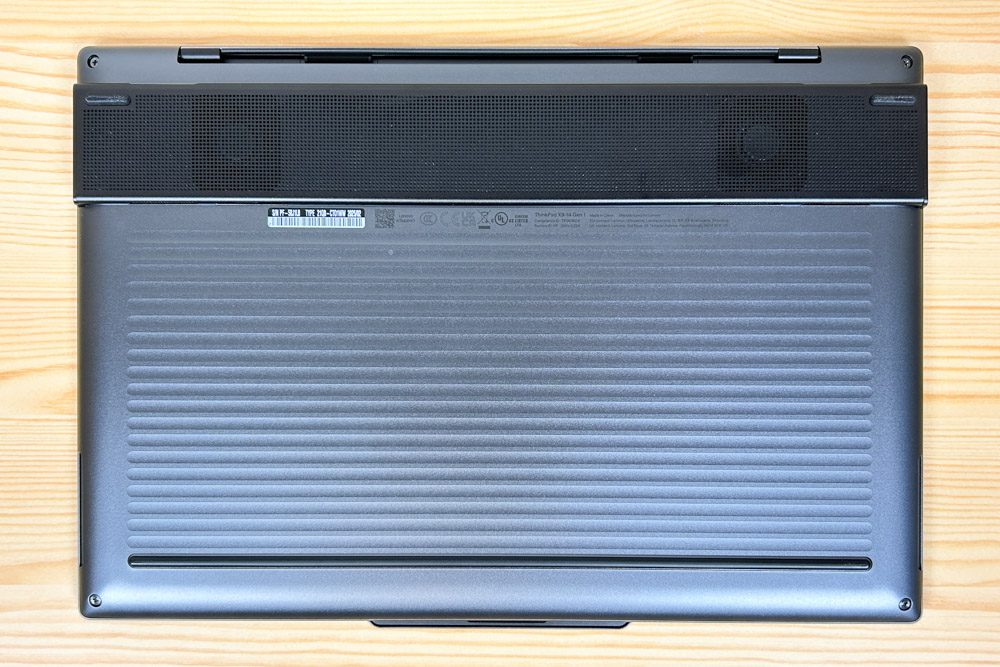 Lenovo ThinkPad X9 14 Gen 1 Aura Edition(14型 Intel) 底面