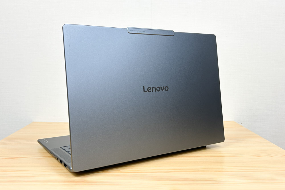 Lenovo Yoga Pro 7i Gen 10 Aura Edition(14型 Intel)　背面