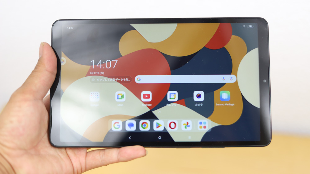 Lenovo Tab One 横持ちでも片手で持てる