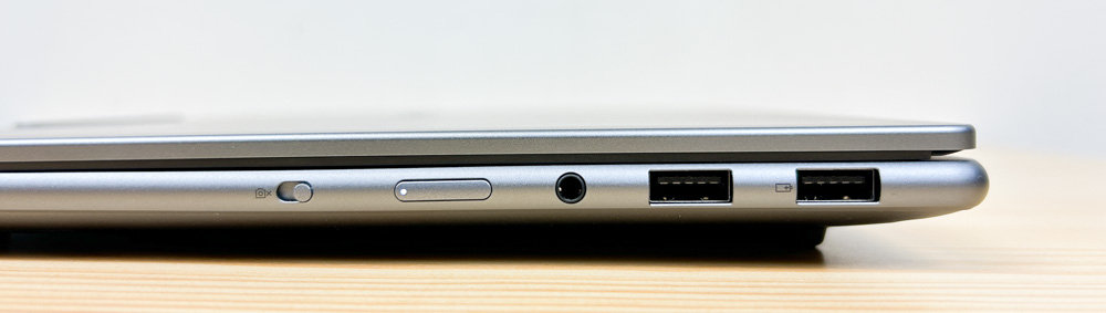Lenovo Yoga Pro 7i Gen 10 Aura Edition(14型 Intel)　右側面インターフェイス