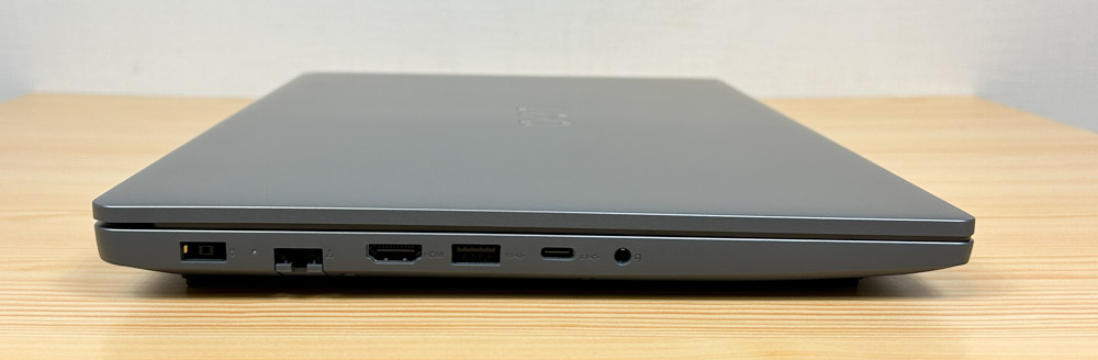 Lenovo LOQ Essential Gen 9 (15.6型 Intel) 左側面
