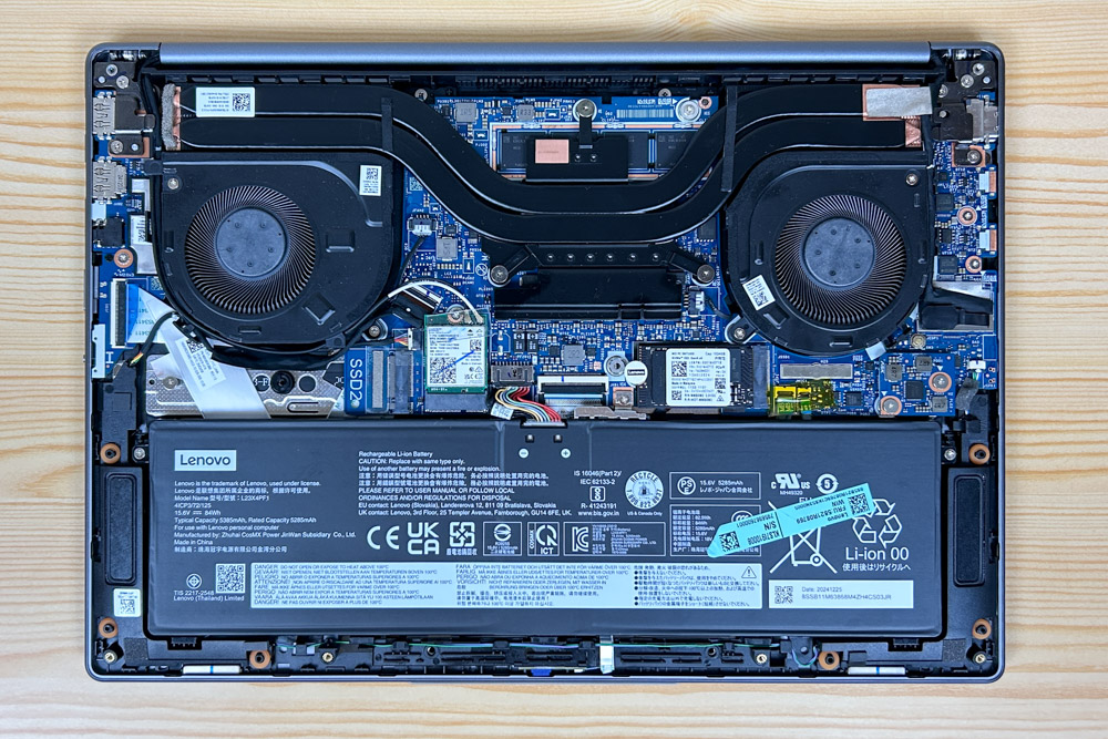 Lenovo Yoga Pro 7i Gen 10 Aura Edition(14型 Intel)　筐体内部