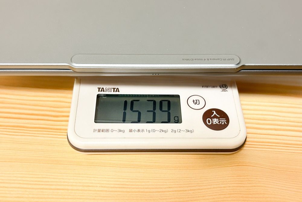 Lenovo Yoga Pro 7i Gen 10 Aura Edition(14型 Intel)　重さ計測