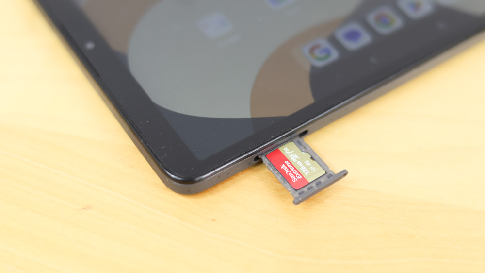 Lenovo Tab One 最大1TBのmicroSDカードを増設できる