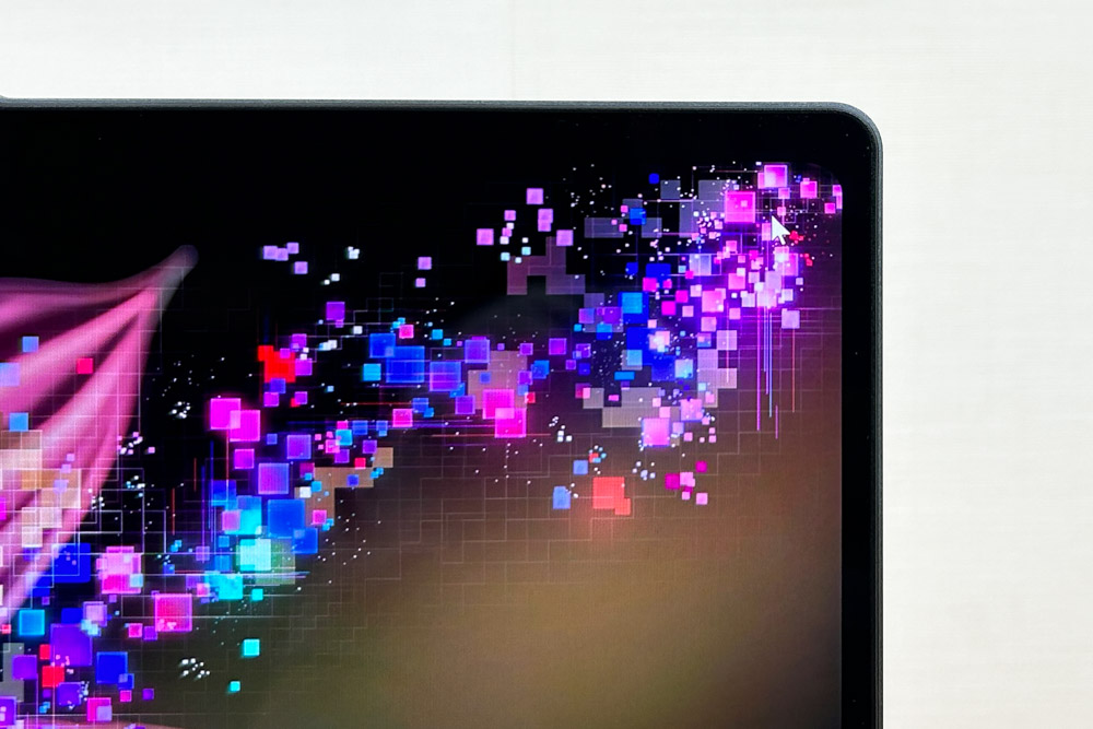 Lenovo Yoga Pro 7i Gen 10 Aura Edition(14型 Intel)　ベゼル幅