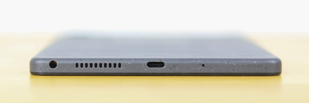 Lenovo Tab One USBポート