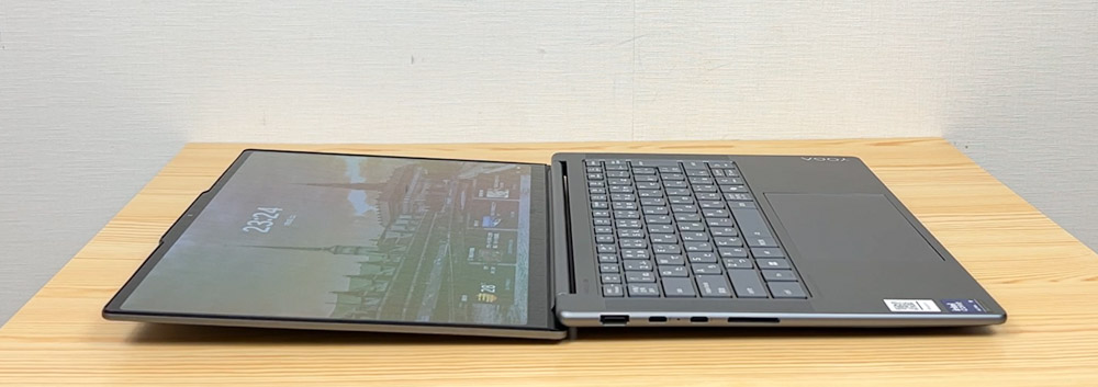 Lenovo Yoga Pro 7i Gen 10 180度開くディスプレイ