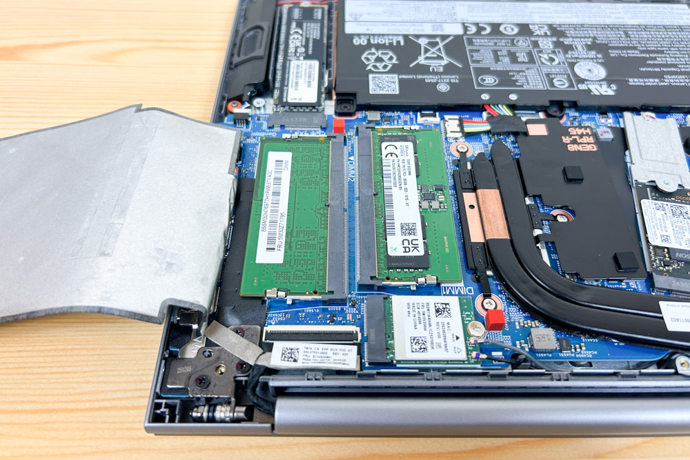 Lenovo ThinkBook 14 Gen 8 Arrow Lake(14型 Intel) 筐体内部 メモリスロット