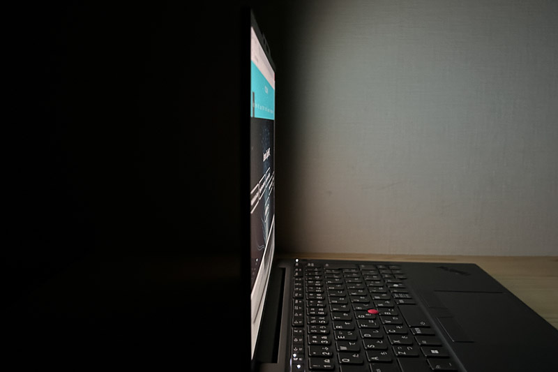 Lenovo ThinkPad X13 Gen 6(13.3型 Intel) 視野角のチェック　真横から