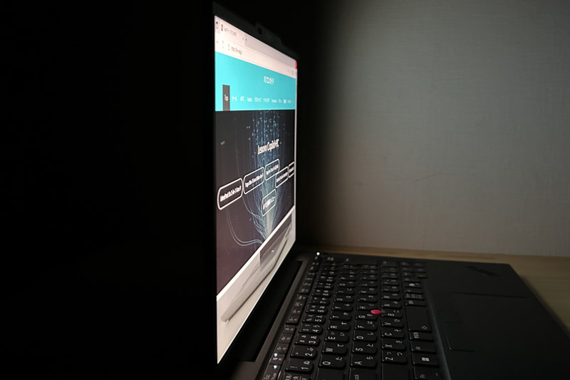Lenovo ThinkPad X13 Gen 6(13.3型 Intel) 視野角のチェック　横から