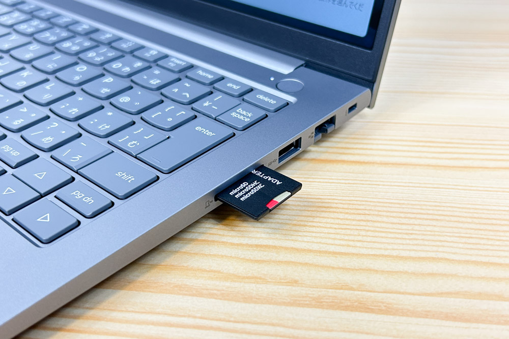 Lenovo ThinkBook 14 Gen 8 Arrow Lake(14型 Intel) SDカードリーダー