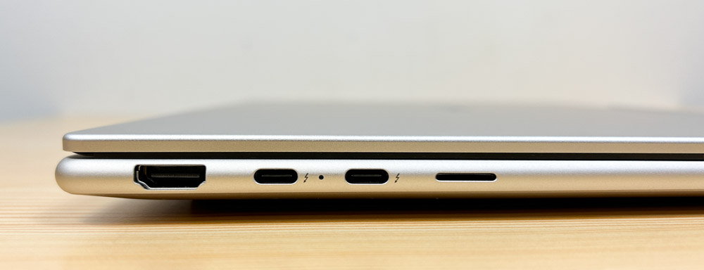 Lenovo Yoga Slim 7i Aura Edition Gen10(14型 Intel)　左側面インターフェイス