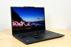 Lenovo ThinkPad X13 Gen 6(13.3型 Intel) 左斜め前から
