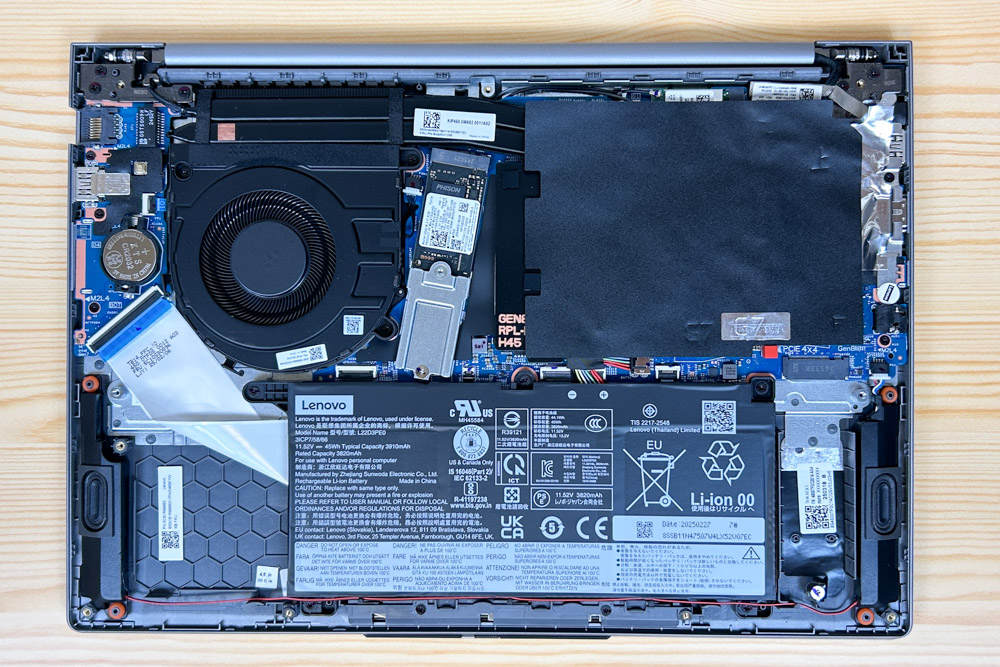 Lenovo ThinkBook 14 Gen 8 Arrow Lake(14型 Intel) 筐体内部
