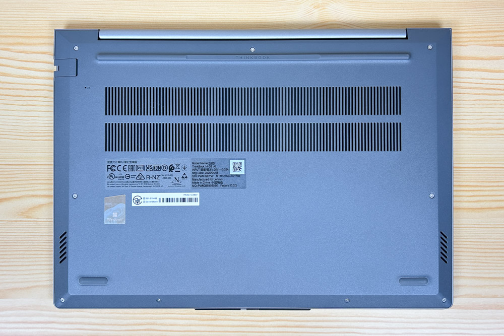 Lenovo ThinkBook 14 Gen 8 Arrow Lake(14型 Intel) 底面
