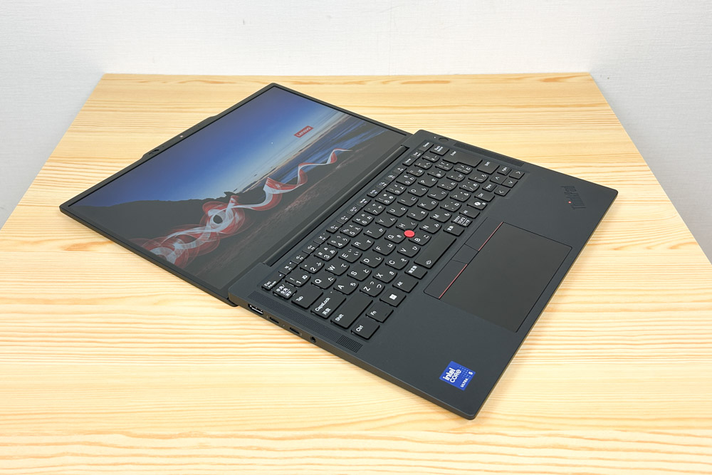 Lenovo ThinkPad X13 Gen 6(13.3型 Intel) 180度開くディスプレイ