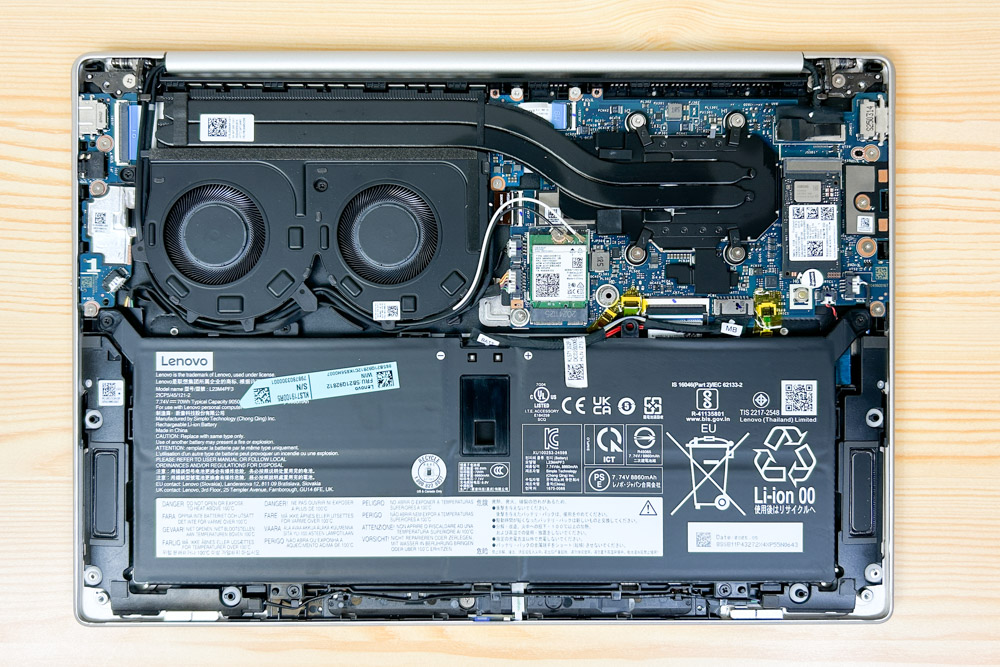 Lenovo Yoga Slim 7i Aura Edition Gen10(14型 Intel)　筐体内部
