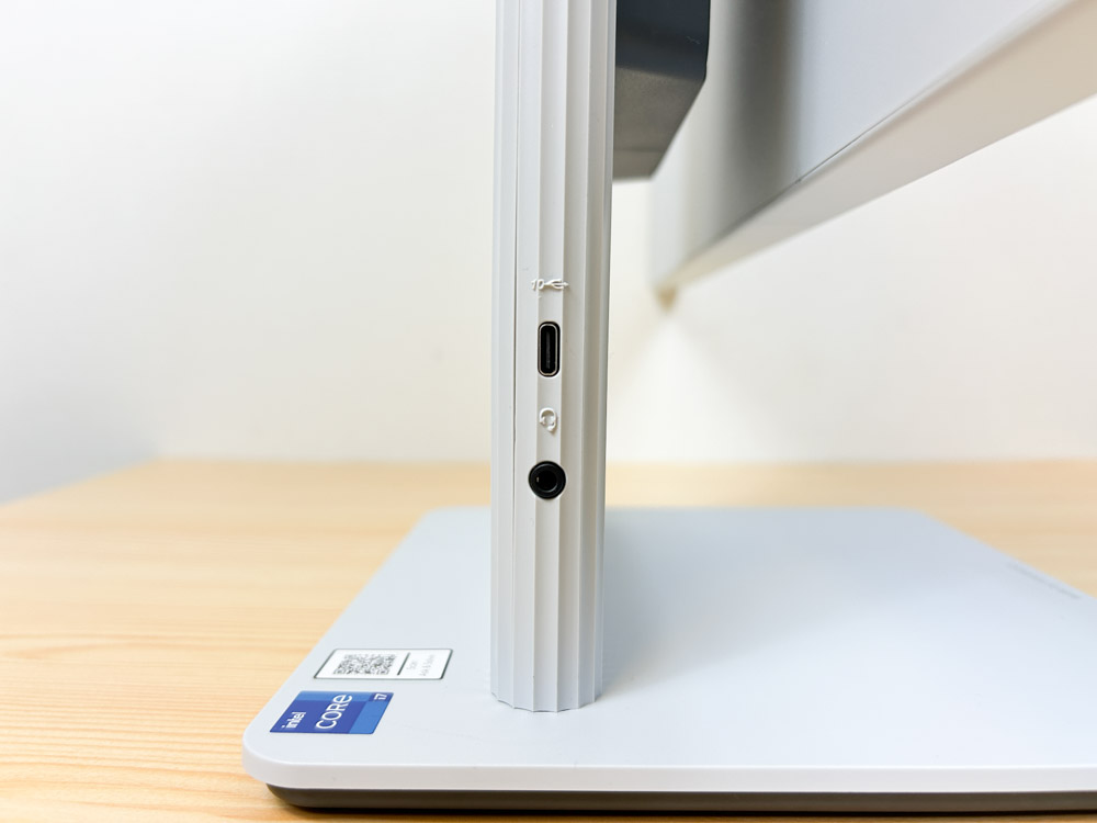 Lenovo IdeaCentre AIO 27IRH9 スタンド側面のインターフェイス