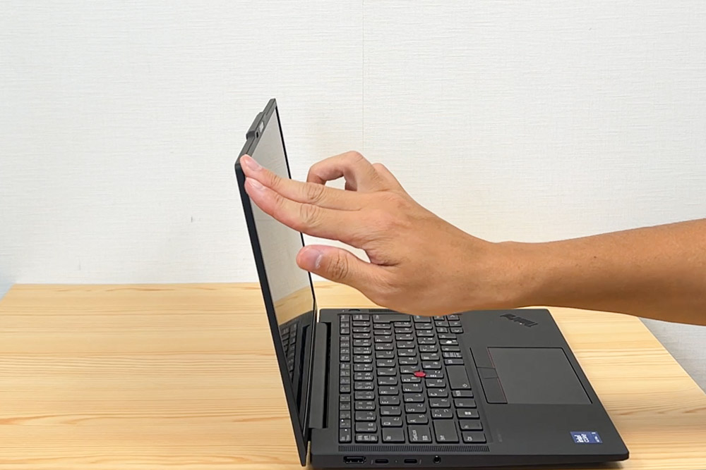 Lenovo ThinkPad X13 Gen 6(13.3型 Intel) 片手で開くディスプレイ
