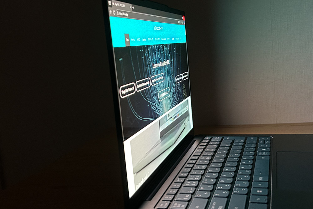 Lenovo Yoga Slim 7 Gen 10(14型 AMD) ディスプレイ　視野角のチェック 横から