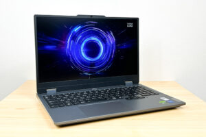 Lenovo LOQ 15IRX10（15.6型 Intel） 左斜め前から