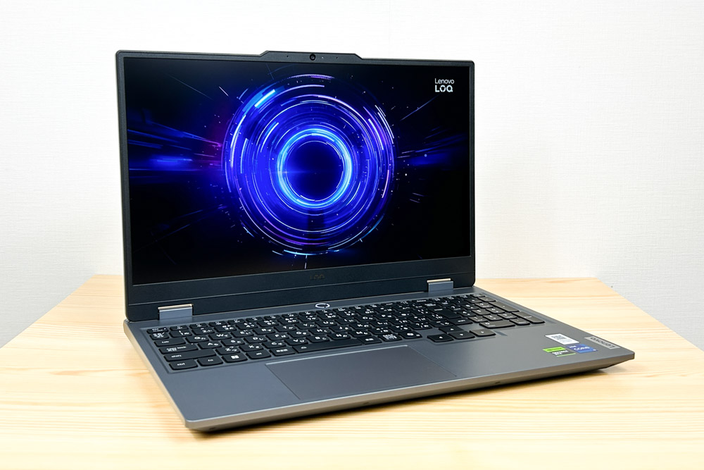 Lenovo LOQ 15IRX10（15.6型 Intel） 左斜め前から
