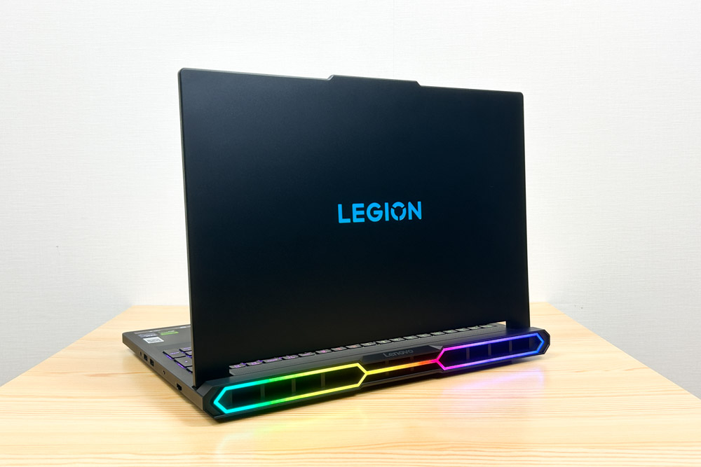 Lenovo Legion Pro 7i Gen 10(16型 Intel) 背面