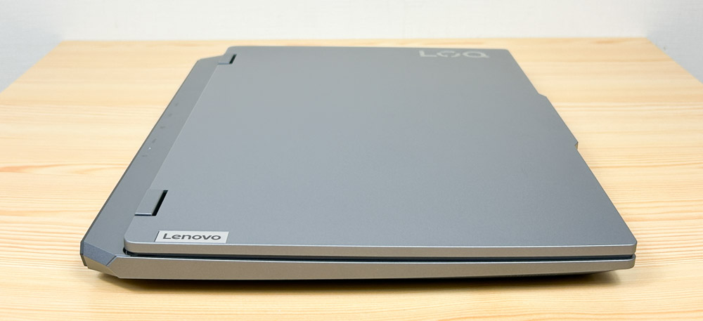 Lenovo LOQ 15IRX10（15.6型 Intel） 左側面