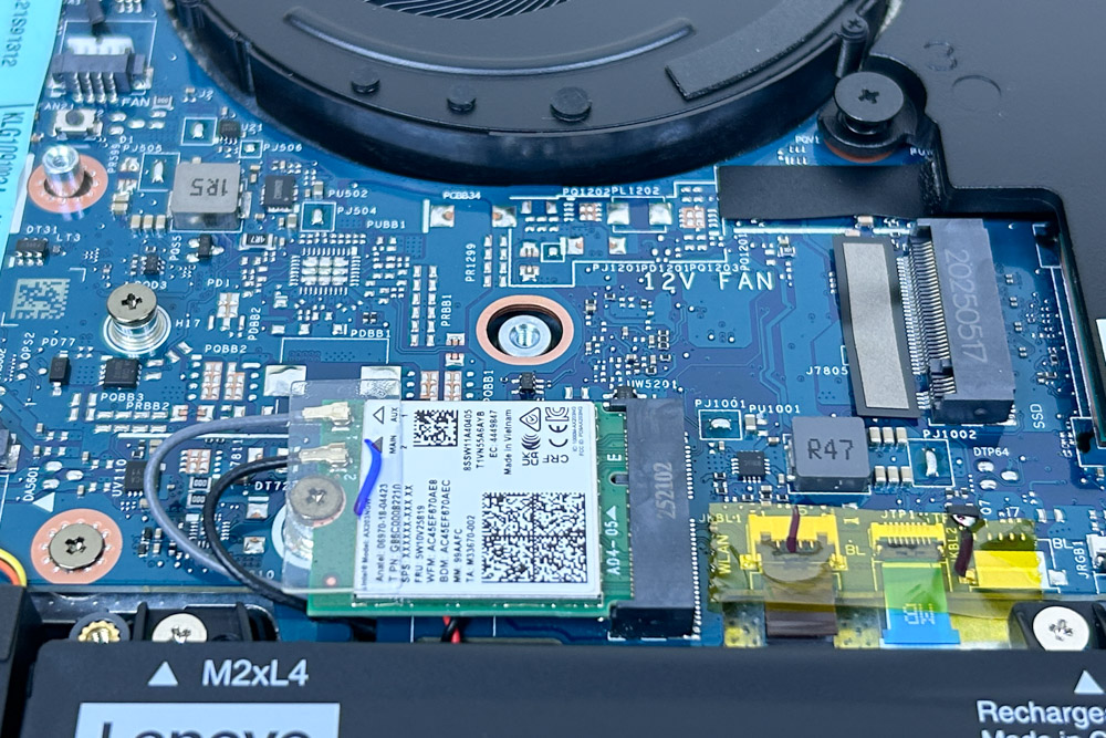 Lenovo LOQ 15IRX10（15.6型 Intel） 筐体内部　M.2スロット