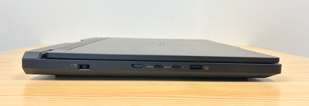 Lenovo Legion Pro 7i Gen 10(16型 Intel) 左側面インターフェイス