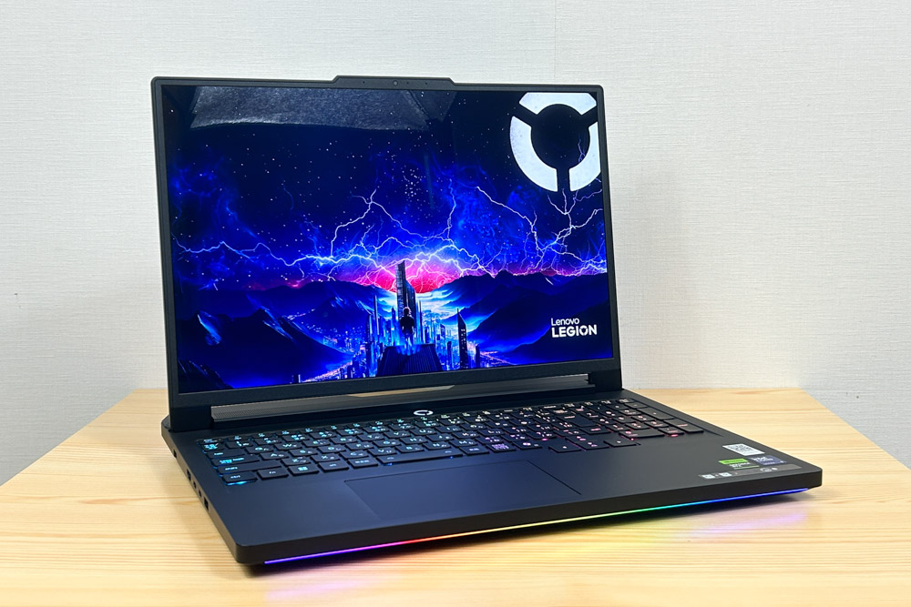 Lenovo Legion Pro 7i Gen 10(16型 Intel) 左斜め前から