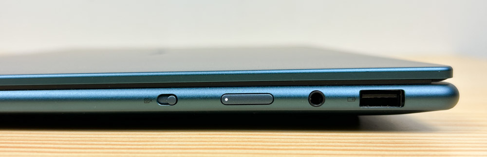 Lenovo Yoga Slim 7 Gen 10(14型 AMD) 右側面インターフェイス