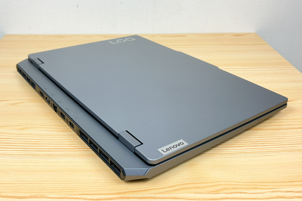 Lenovo LOQ 15IRX10（15.6型 Intel） 筐体
