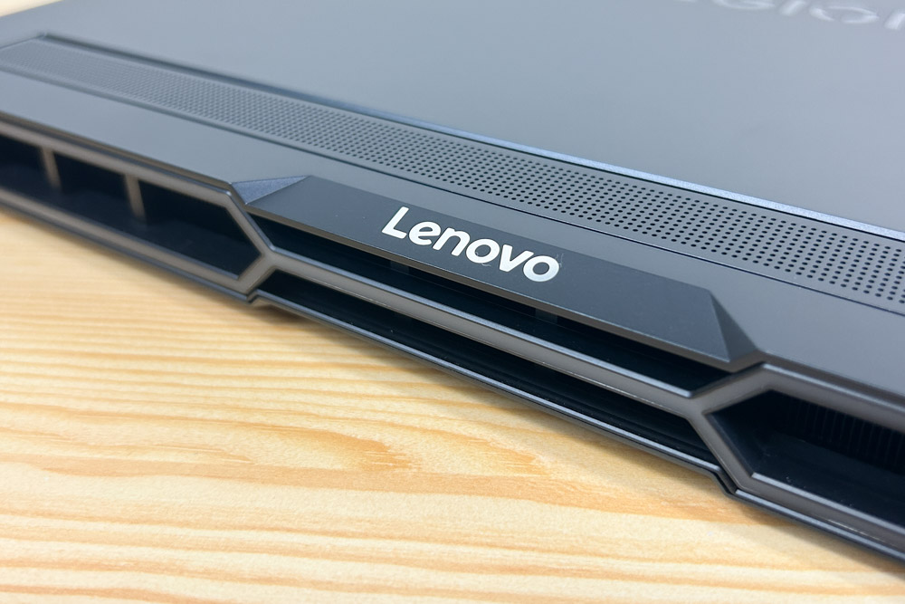 Lenovo Legion Pro 7i Gen 10(16型 Intel) 背面排気口