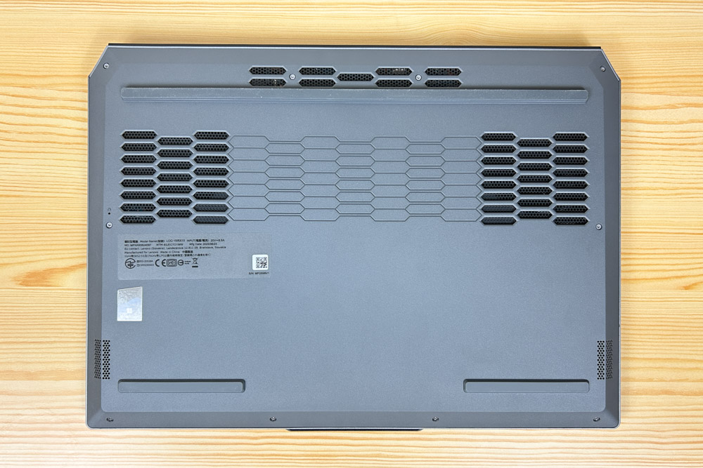 Lenovo LOQ 15IRX10（15.6型 Intel） 底面カバー